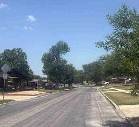 Exterior Neighborhood (street photo)