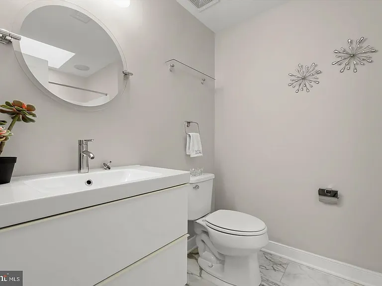 943 N Patterson Park Ave — Photo 21