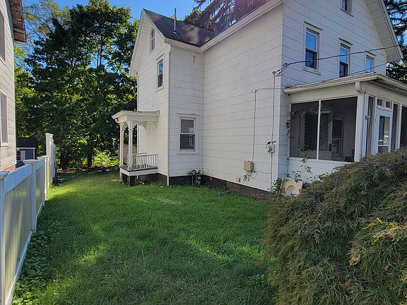 3rd image of 202 W Main St