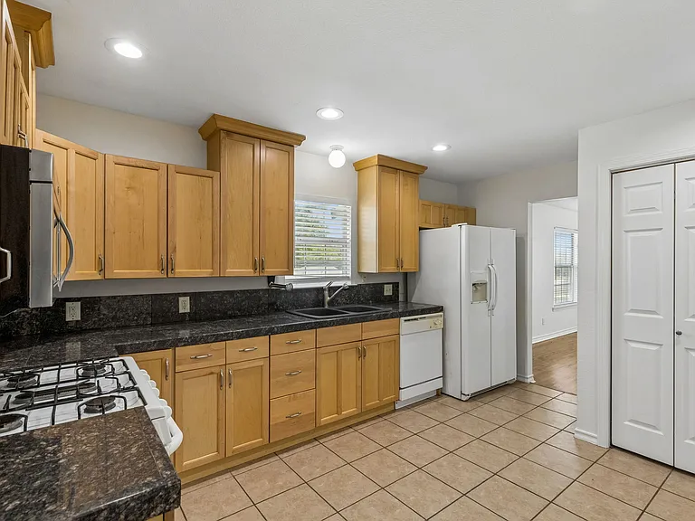 1516 Baxley St — Photo 6
