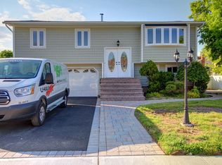 272 Cameo Ct, East Meadow, NY 11554
