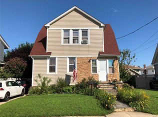 22 1st Ave, East Rockaway, NY 11518