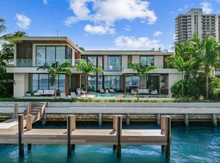 1061 N Venetian Dr, Miami Beach, FL 33139