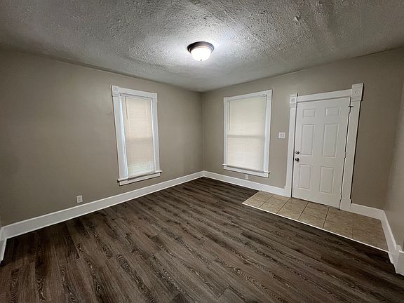 4th image of 110 S Elder Ave