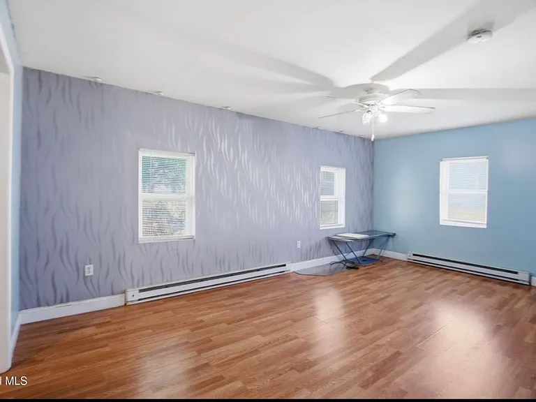 118 Robinson St #120 — Photo 6