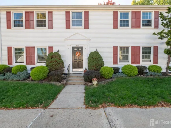 242 N Marblehead Ln, Monroe Township, NJ 08831