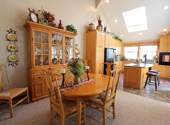 4th image of 1371 E Pointe Dr