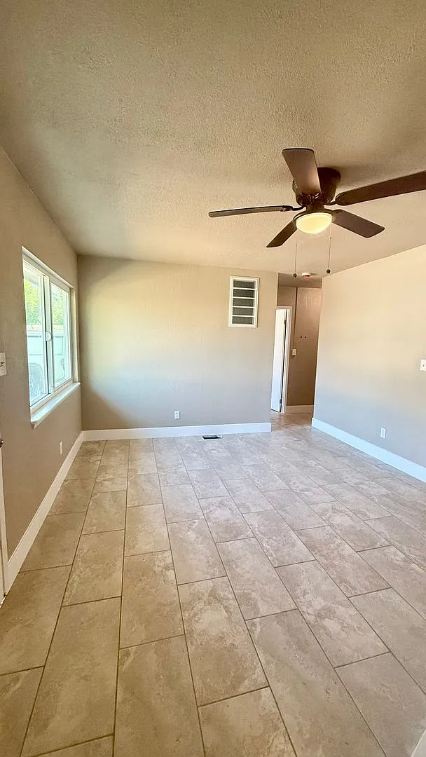 For Rent / Se Renta 3 Bed, 2 Bath Home in Madera | Casa de 3 Recamaras 2 banos — Photo 2