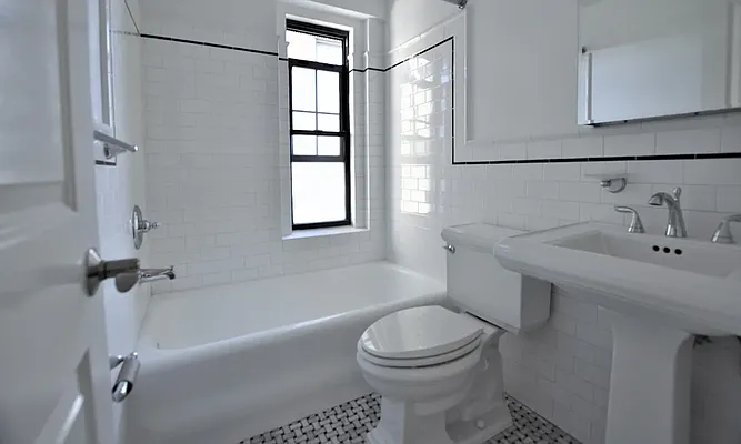 Rented by Manhattan Realty Group | media 5