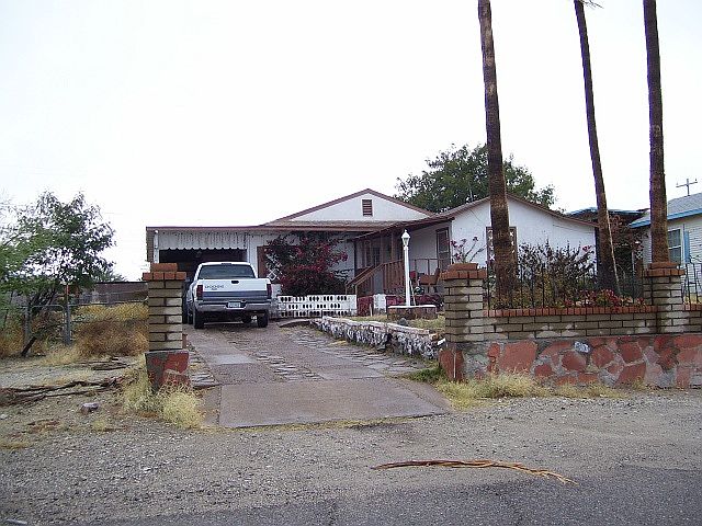 2nd image of 1127 N Cameron Ave