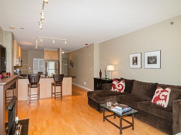 2nd image of 1212 N Wells St APT 1202
