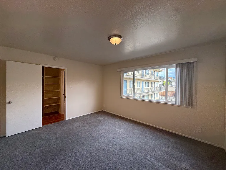 734 E 20th St #7 — Photo 7