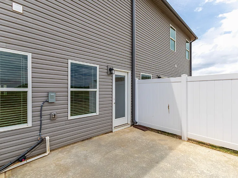 7582 Discovery Point Dr NW — Photo 25