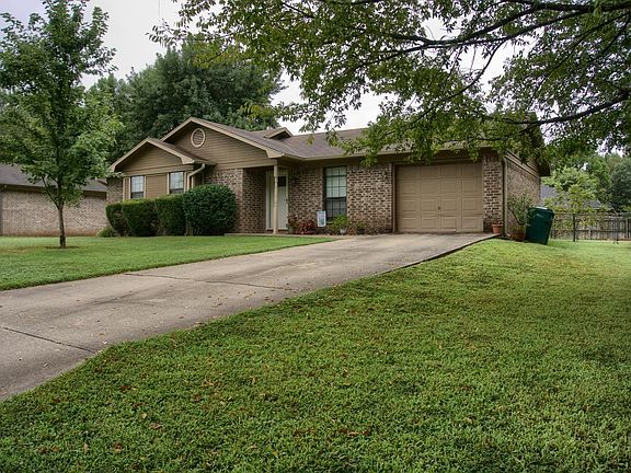 3rd image of 811 N Cumberland Ct
