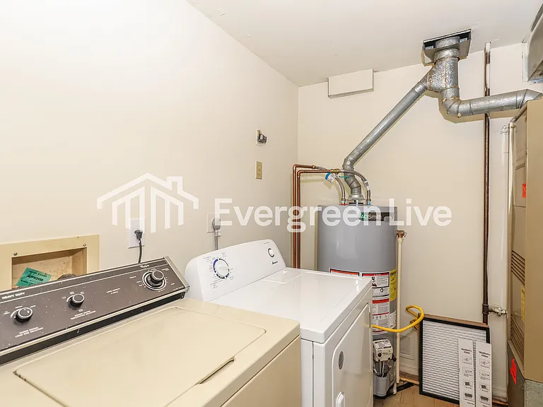 8676 Belle Chase Dr — Photo 14