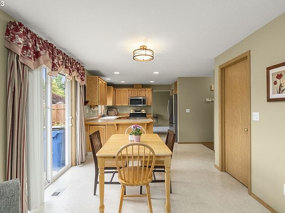 4th image of 16306 NE 37th Cir