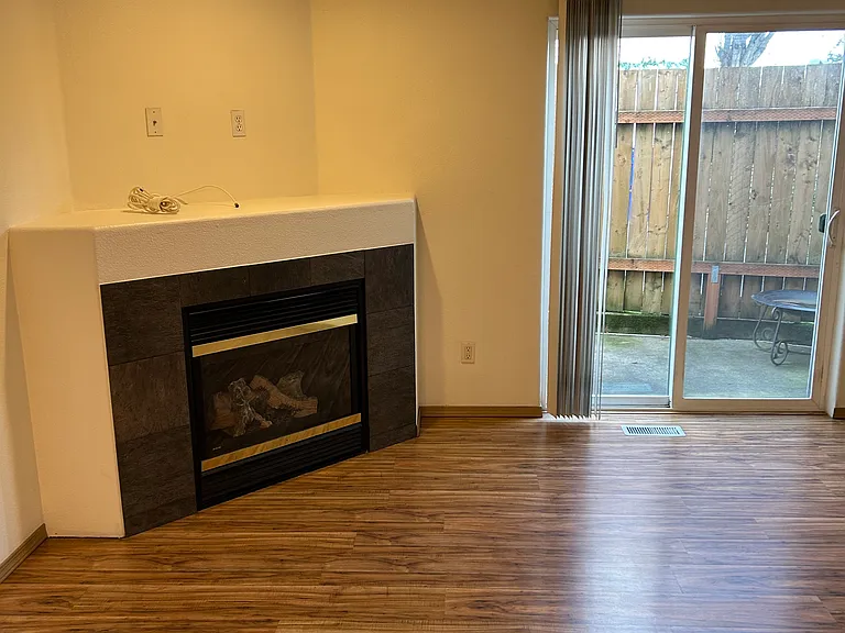 16319 NE Russell St #1 — Photo 6