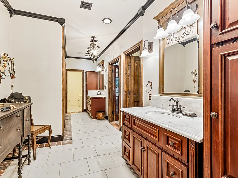 3400 Deborah Dr — Photo 28