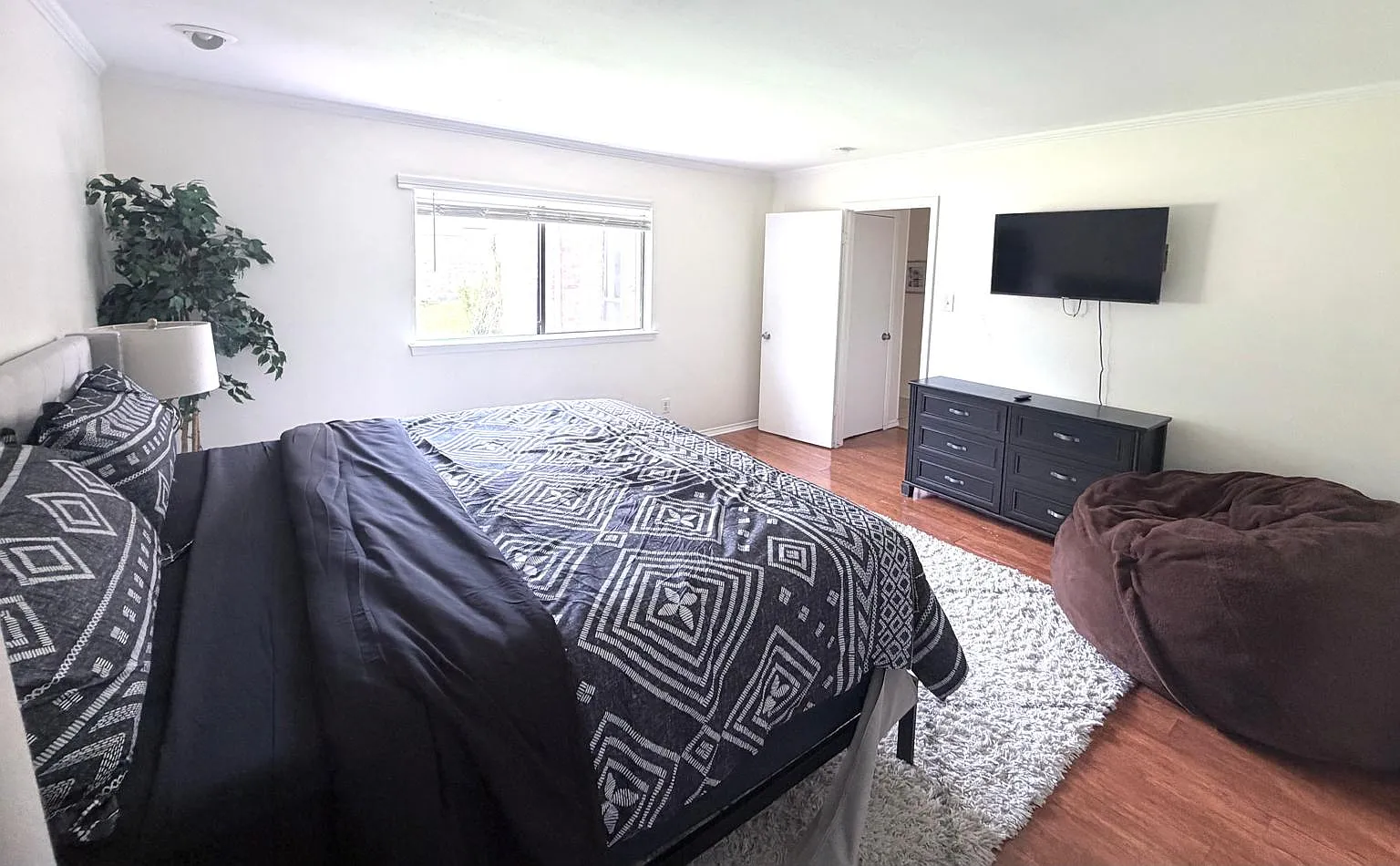 3 bed, 1627 sqft, $2,980 — Photo 2