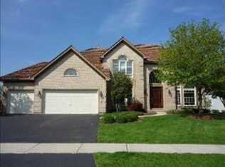 1 Marywood Trl, Wheaton, IL 60189