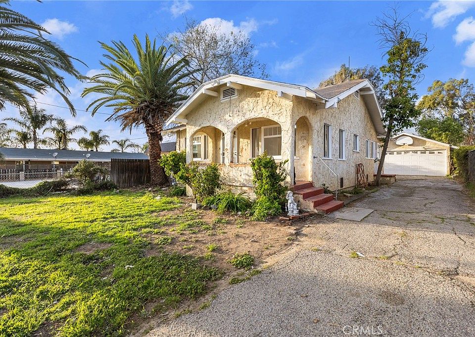 1st image of 230 E Wilson St