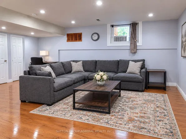6 Blairville Rd, Toronto, ON M3H 5Y5