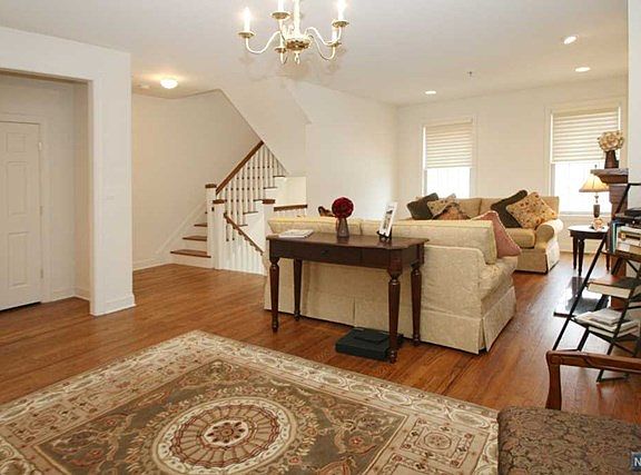 5th image of 4 Bloomfield Ave #4