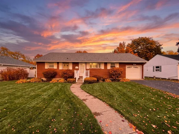 305 Woodlawn Dr, Vestal, NY 13850
