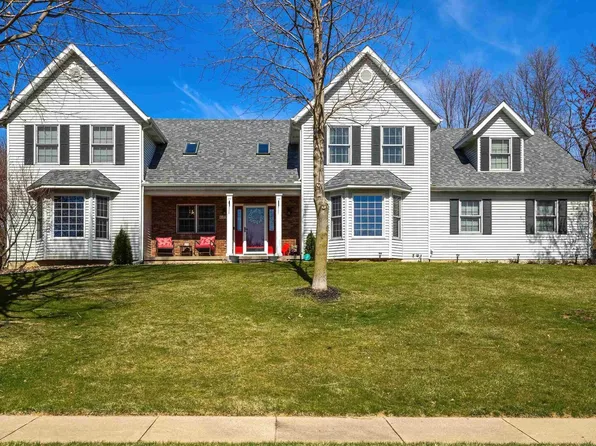6030 Shadowbrook Dr, Bettendorf, IA 52722