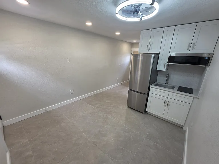 4309 W North B St #100 — Photo 5