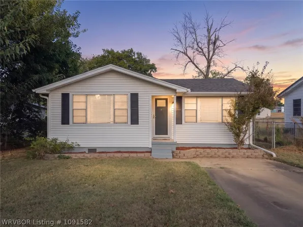 808 Arkansas St, Van Buren, AR 72956