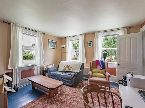 Upgraded and renovated with parking and pets ok! Walk to Sandy Beach, Rockland Harbor and the boa...