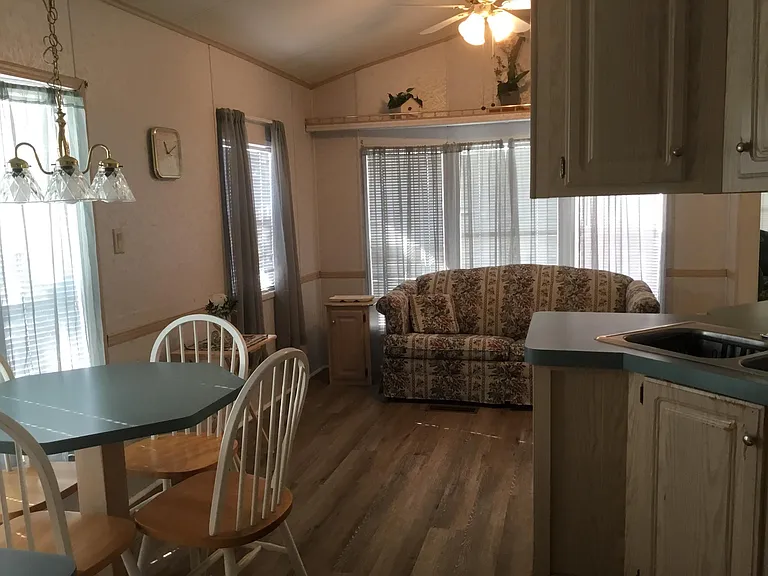 86 Golden Sand Ave — Photo 7