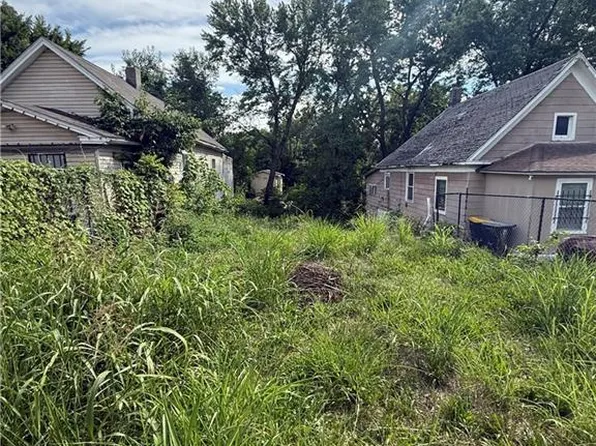 4819 E 17th St, Kansas City, MO 64127