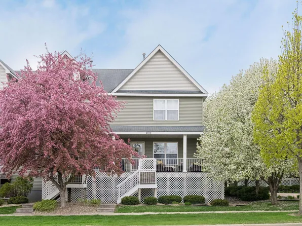 2898 Clover Ridge Dr, Chaska, MN 55318