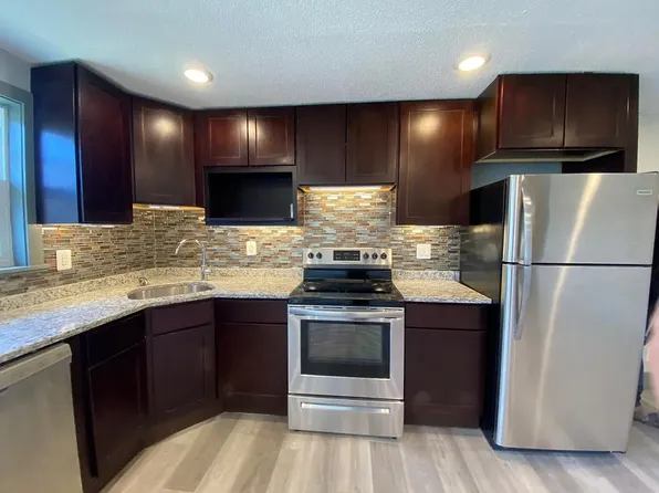 A8 Turtle Creek Ln #17, East Hartford, CT 06108