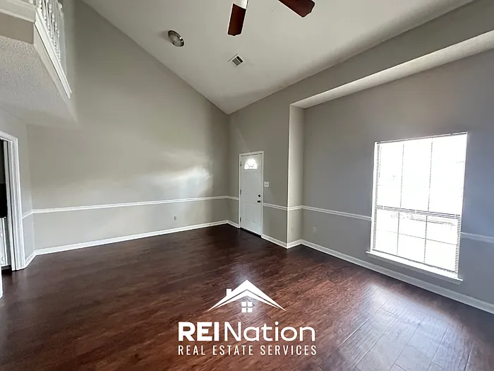 3 bed, 2.0 bath, 1410 sqft, $1,395 — Photo 2