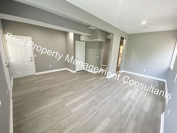 3rd image of 3620 Troost Ave Unit 2