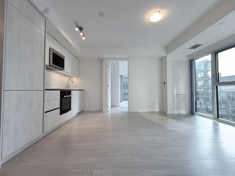 400 King St W #1122 — Photo 3