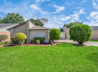 2327 Colonial Ridge Dr, Friendswood, TX 77546