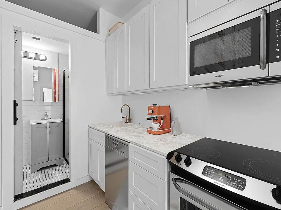 1st image of 49 W 71st St #7