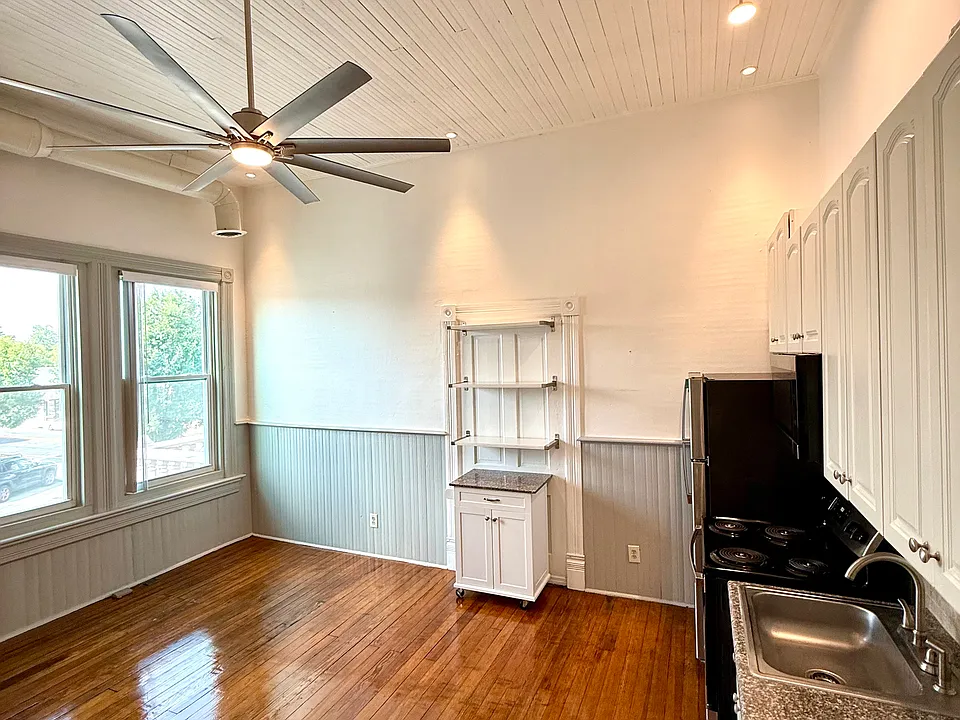 427 S Main St #C