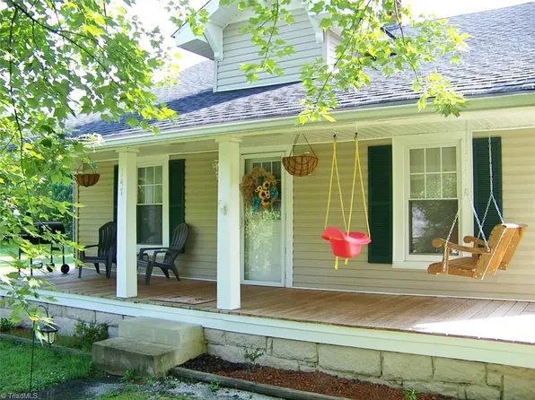 147 Coolidge Ave, Mount Airy, NC 27030