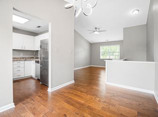 9132 Eager Rd, Saint Louis, MO 63144