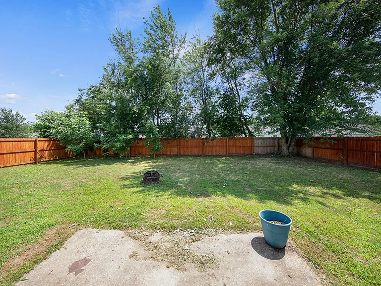903 Tyra Ln — Photo 31