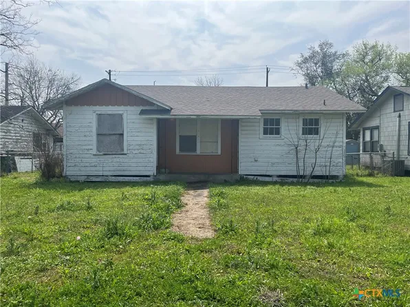 2003 E Guadalupe St, Victoria, TX 77901