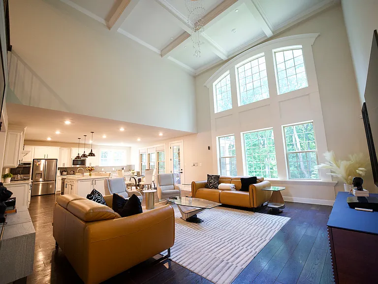 7687 Cross Creek Dr — Photo 4
