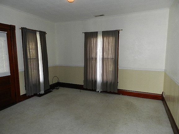 3rd image of 590 S Prospect St