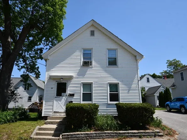 44 Grove St, Ayer, MA 01432
