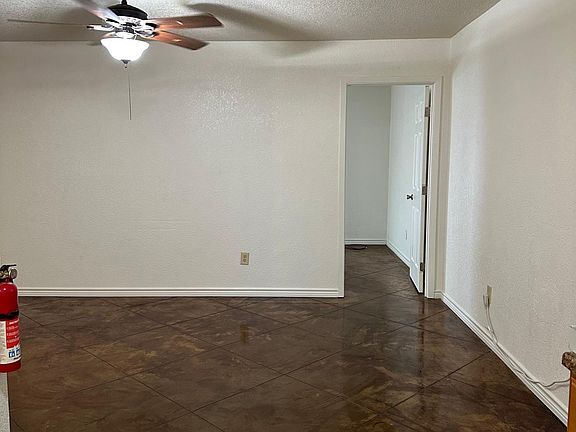 4th image of 720 W Kenedy Ave #12